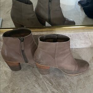 BP ANKLE TAUPE BOOTIES. Size: 6.5